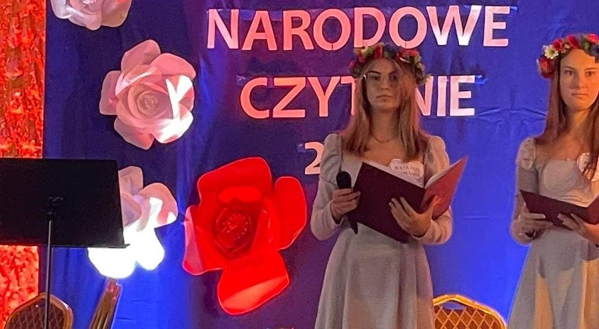 Narodowe Czytanie 2022 w Czerwinie. Był też koncert Agaty Salitry i Kamila Załuski. 4.09.2022. Zdjęcia