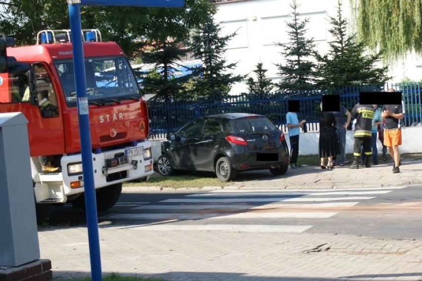 Wypadek w Koninie: Strażacy usuwali plamę oleju