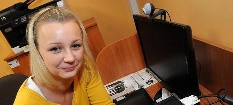 - Internet dla wszystkich za darmo to świetny pomysł - mówi Marta Gruszka z Niegosławia, która pracuje w bibliotece i odpowiada m.in. za salkę internetową.