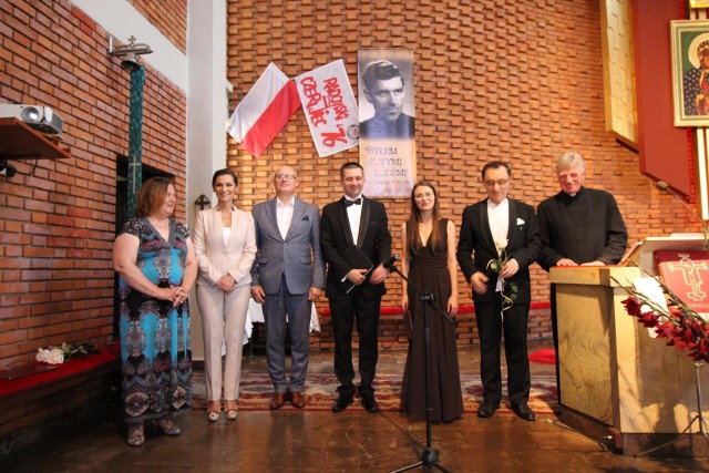 W kościele w Trablicach - Pelagowie odbył się koncert „Matko-ratuj” z udziałem m.in. Olgi Bończak i Roberta Grudnia.