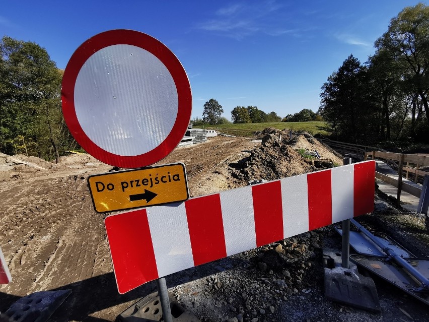 Mętków. Trwa budowa mostu nad rzeką Chechło. Inwestycja idzie pełną parą [ZDJĘCIA]