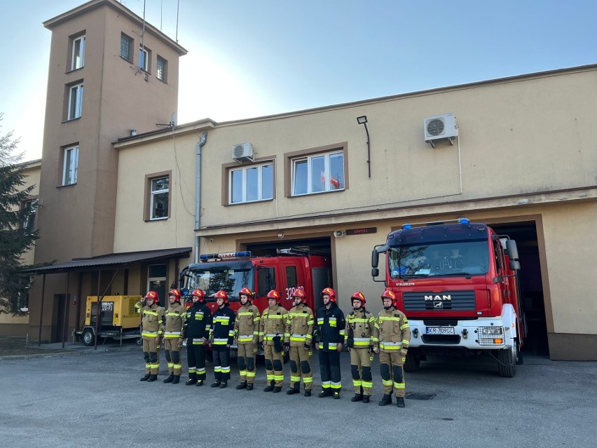 Strażacy z JRG Skawina oddali hołdu strażakom służącym...