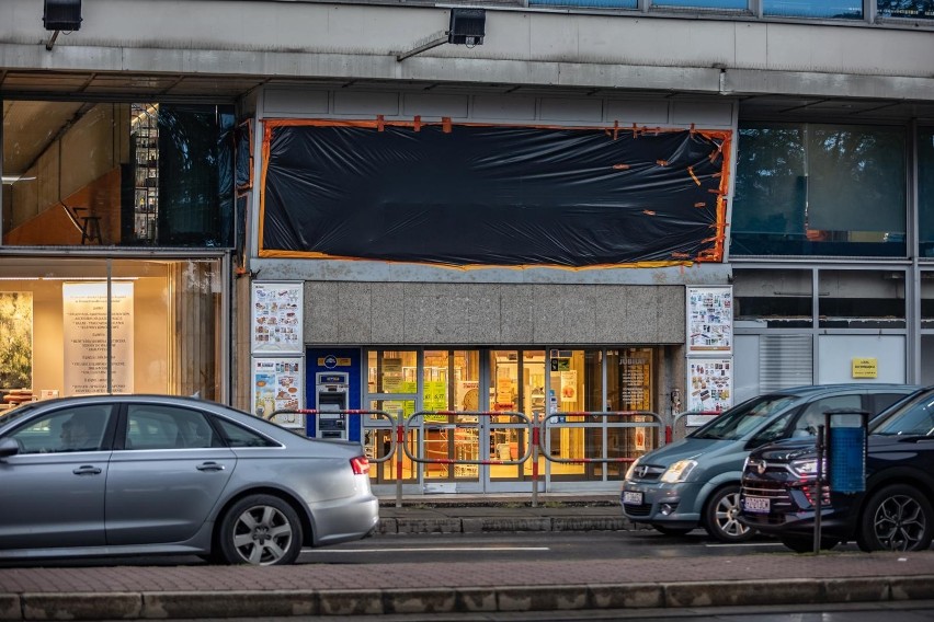 Kraków. Dziwny efekt uchwały krajobrazowej. Jubilat bez szyldów wcale nie wygląda lepiej ZDJĘCIA