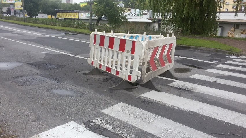 Dąbrowa Górnicza: droga w Gołonogu będzie zamknięta do czwartku [ZDJĘCIA]