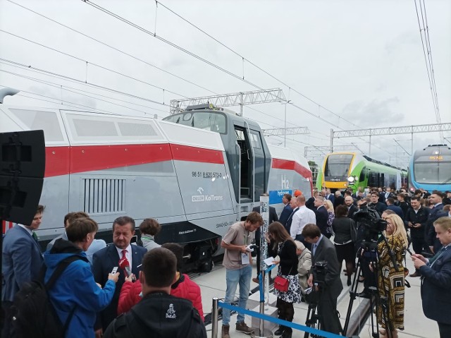 Pokaz SM42-6Dn, czyli pierwszej polskiej lokomotywy wodorowej Pesy był chyba najbardziej oczekiwaną premierą Międzynarodowych Targów Kolejowych "TRAKO 2021.