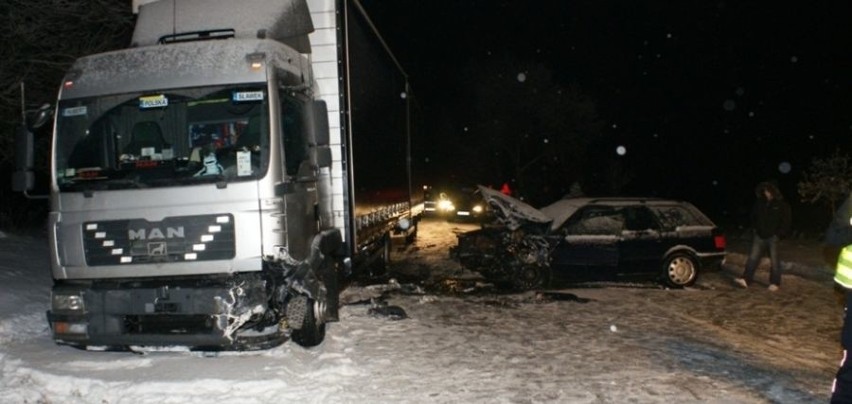 Audi roztrzaskało się o TIR-a! (zdjęcia)