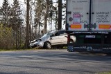 Wypadek w Celbowie (27.04.2017). Tir wjechał w osobową hondę. 37-latka w szpitalu [ZDJĘCIA, WIDEO]