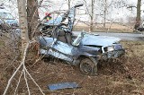 Śmiertelny wypadek na Byszewskiej! Samochód z ojcem i dwoma synami uderzył w drzewo [nowe fakty, zdjęcia]