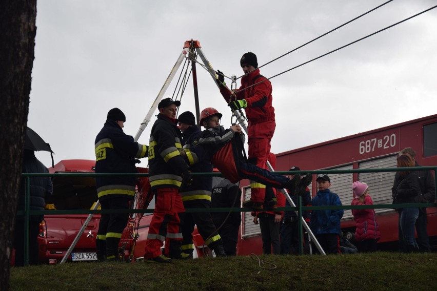 Wyjątkowy piknik strażacki w Zawierciu: Strażacy chcą pomóc 12-letniemu Mikołajowi ZDJĘCIA