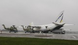 Samolot An-124 Rusłan w Łodzi. Załadunek śmigłowców [FILM ZDJĘCIA]