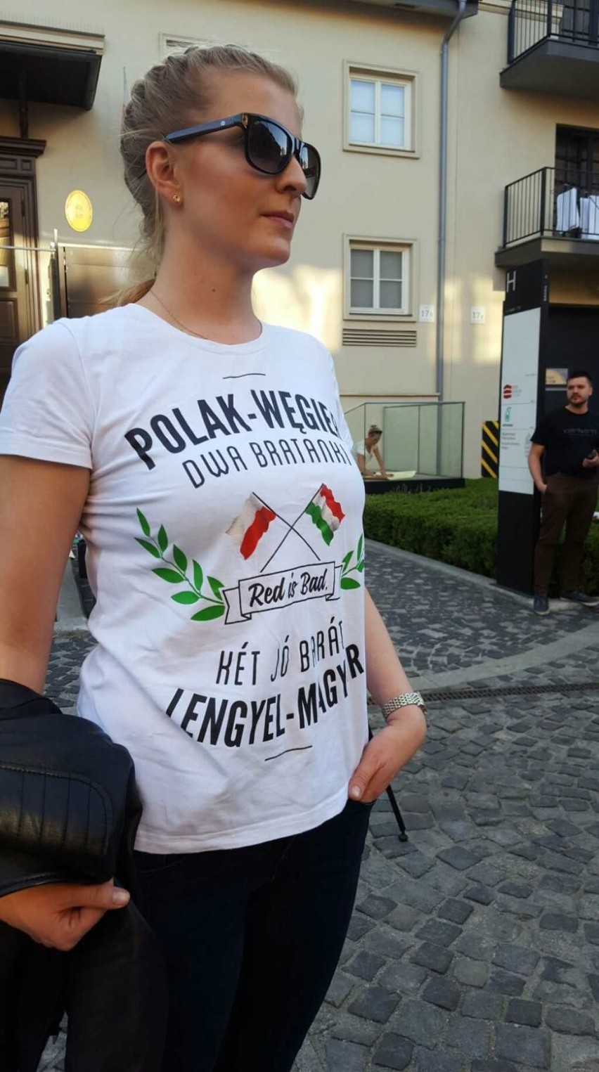 Solidarnościowy protest przed konsulatem węgierskim w Krakowie