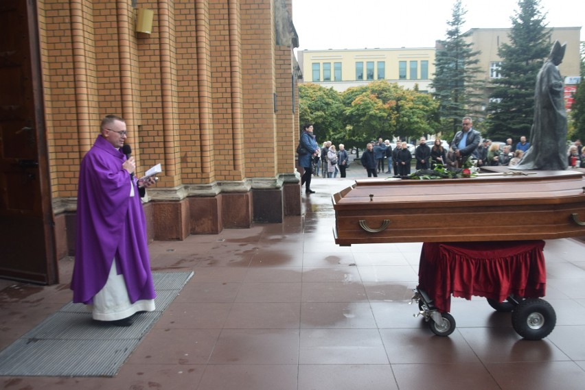 Pogrzeb Dariusza Piastowicza, radomskiego muzyka. Na mszy w katedrze w Radomiu artystę żegnało wiele osób