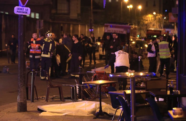 SZOK!Strzelanina i wybuchy w Paryżu. PONAD 140 OFIAR!