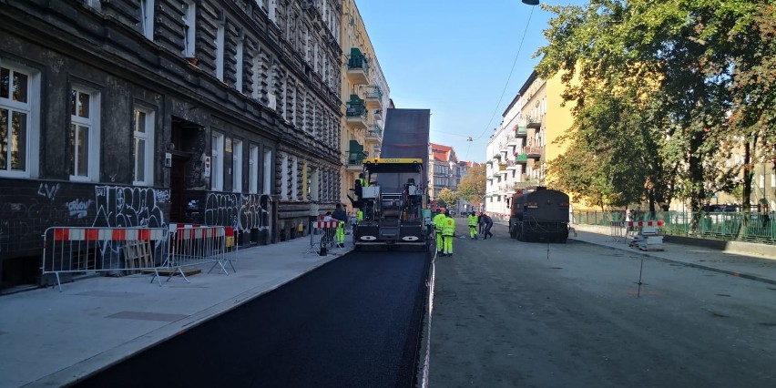 Trwa układanie asfaltu na ulicy Małkowskiego      