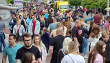 Oblężenie food trucków podczas ostatniego dnia Street Food Festiwal w Kielcach. Mieszkańcy próbowali smaków z całego świata. Zobacz zdjęcia