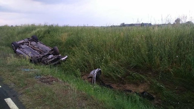 Na obwodnicy Wąbrzeźna doszło do groźnego wypadku. Na prostym odcinku drogi dachowało audi. 47 – letni kierowca został przewieziony do szpitala.Polecamy: Hity PRL-u. Czy je pamiętasz? [ZDJĘCIA]W piątek (01.06.2018) po godz. 19.00 na obwodnicy Wąbrzeźna doszło do groźnie wyglądającego zdarzenia drogowego. Ze wstępnych ustaleń policji wynika, iż 47–letni kierujący audi nie dostosował prędkości do panujących warunków na drodze stracił panowanie nad pojazdem, zjechał do przydrożnego rowu, gdzie dachował. Mieszkaniec Rypina został przewieziony do szpitala. Wąbrzescy policjanci wyjaśniają dokładne okoliczności zdarzenia.Zobacz także: Oto najbardziej niebezpieczne zwierzęta świata! [ZDJĘCIA]