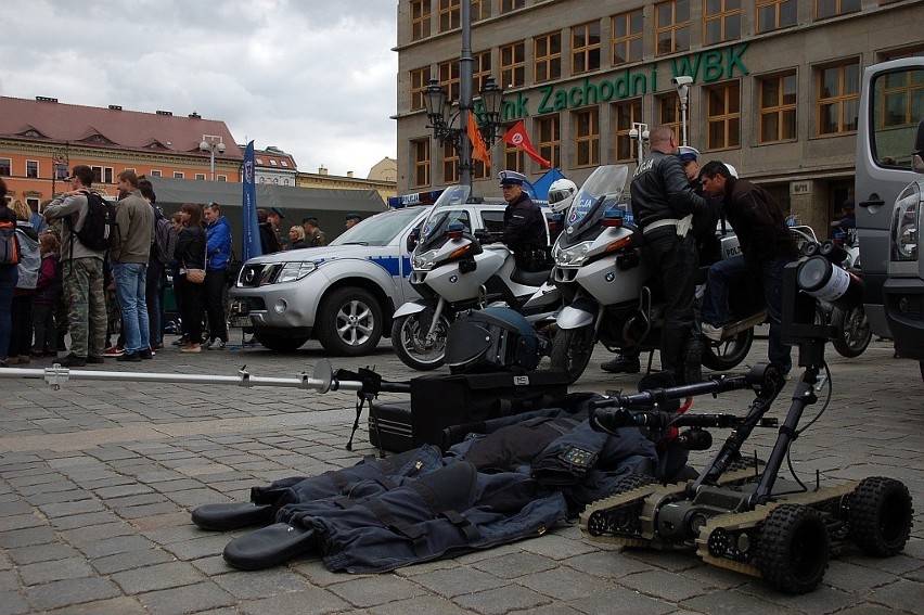 Pokazy sztuk walki i sprzętu ratowniczego w Rynku (ZDJĘCIA)