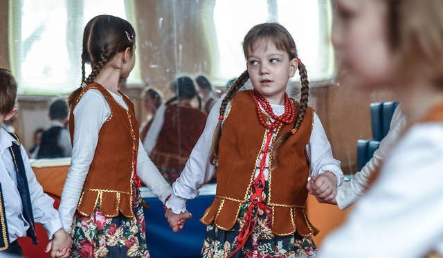 Jowita należy do szkolnego zespołu folklorystycznego - jej koleżanki i koledzy z ZS nr 14 uzbierali już 2 tys. zł.