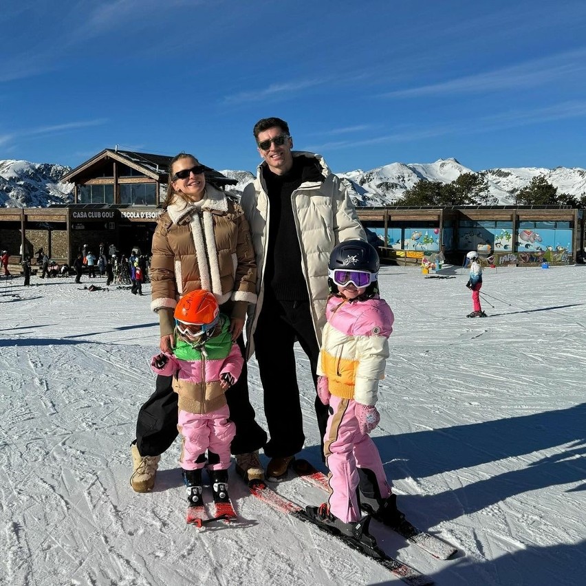 Rodzina Lewandowskich na nartach w Andorze.
