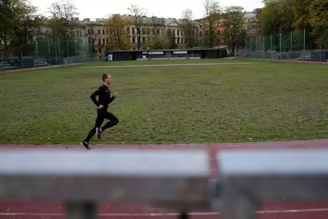 Boiska na pl. Na Groblach to jedyny ogólnodostępny obiekt sportowy w całej dzielnicy I Stare Miasto