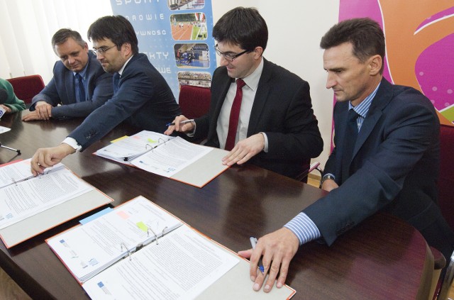 Koszalin. Podpisano umowę na budowę aquaparkuPodpisanie umowy na budowę aquaparku.