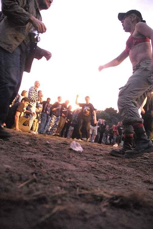 Zdjecia z sobotniego festiwalu "Warhead" w Ustce. Gwiazdą...