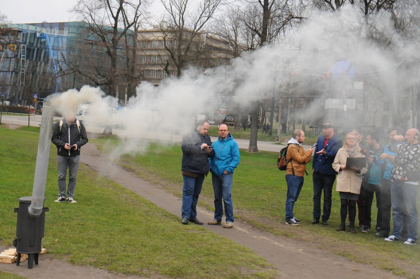 Kraków. Dron zbadał skład dymu z paleniska [WIDEO]