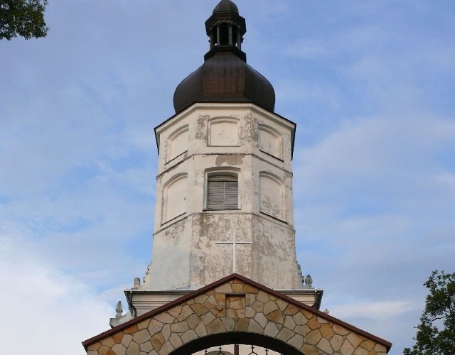 Kościół parafialny pod wezwaniem Najświętszej Maryi Panny w Olesznie miał objąć nowy proboszcz z sąsiedniej para-fii.