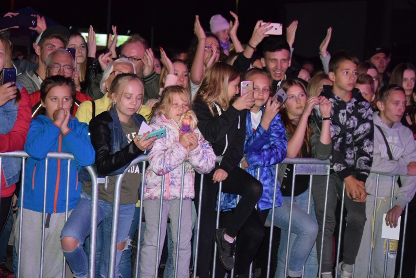 Koncert Eweliny Lisowskiej na pikniku MZK w Ostrołęce [ZDJĘCIA, WIDEO]