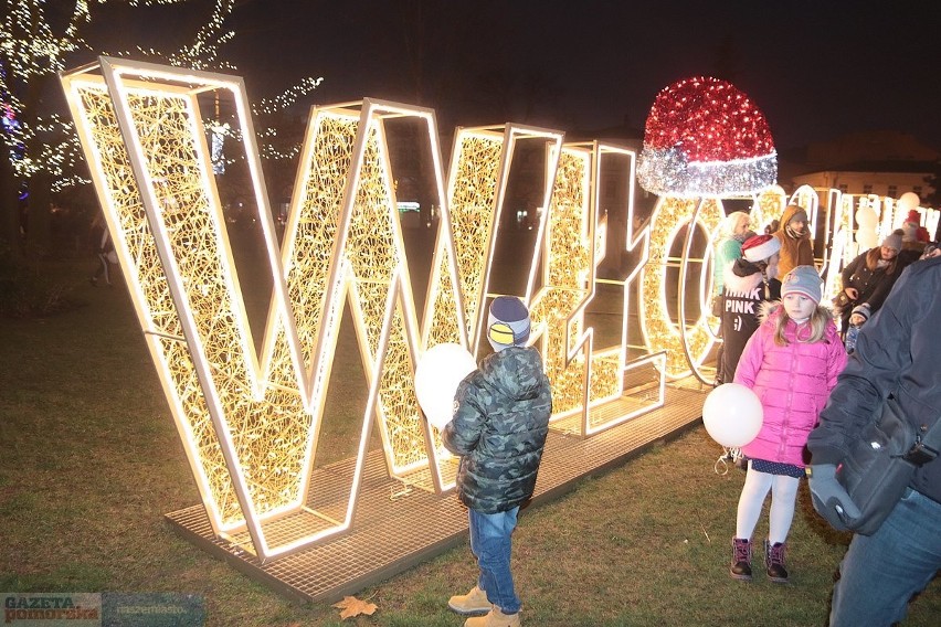 W piątek na placu Wolności włączono świąteczną iluminację w...
