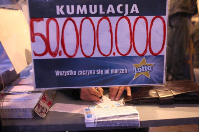 05.11.2012  krakow ..lotto totalizator sportowy kumulacja rekordowa 50000000..nz zaklady ....fot. andrzej banas - gazeta krakowska *** local caption ***  -                                                                                                                                                                                                                                                                                                `                                                                                                                                                                                                                                                                                                         `                                                                                                                                                                                                                                                                                                         `                                                                                                                                                                                                                                                                                                         `                                                                                                                                                                                                                                                                                                         `                                                                                                                                                                                                                                                                                                         `