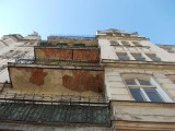 Poznań: PINB sprawdza kamienicę przy ul. Garbary 57, z której odpadł kawałek balkonu