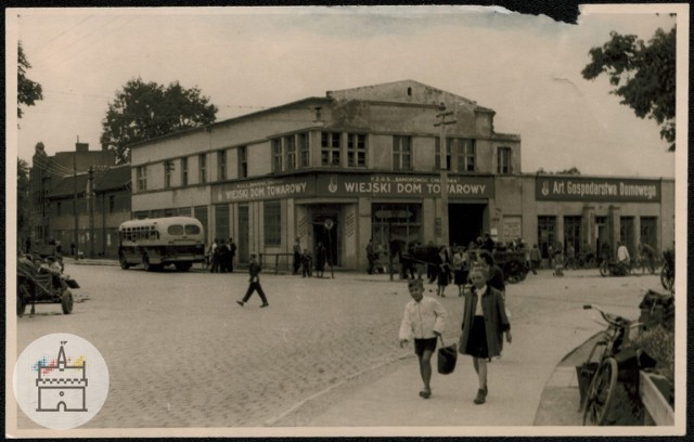 Wiejski Dom Towarowy w Malborku ze skrzypiącą podłogą pamięta wielu mieszkańców. Kiedyś pełnił rolę galerii handlowej. Został rozebrany, gdy budowana była przebiegająca przez miasto DK 22.