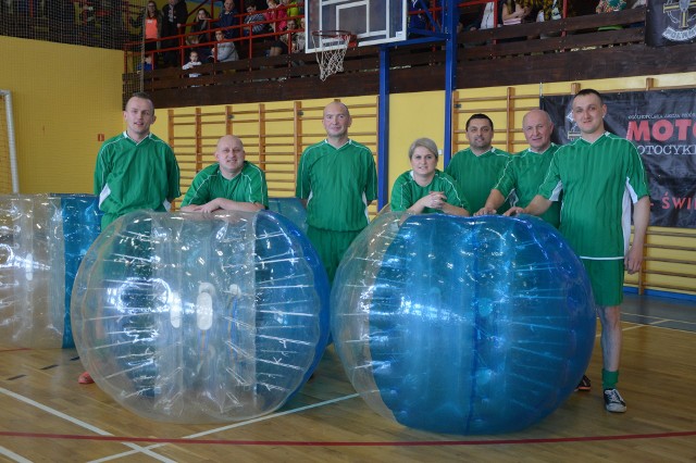 W charytatywnym turnieju Bumper Balla udział wzięło 10 drużyn. Każda przelała wcześniej tysiąc zł wpisowego na konto fundacji