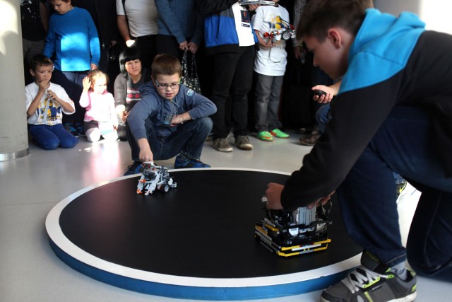 Starcie robotów na Festiwalu Robotyki ROBOCOMP 2014