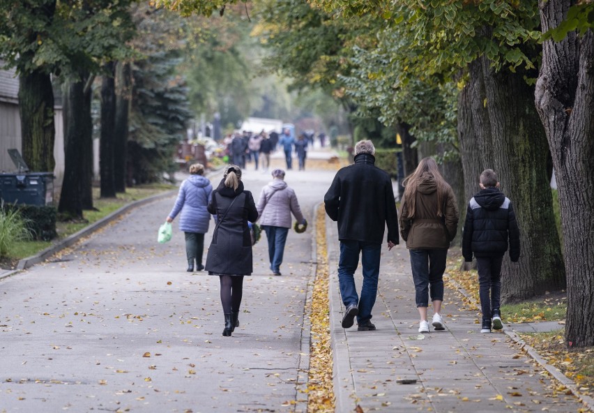 W tym roku warszawiacy już w połowie października rozpoczęli...