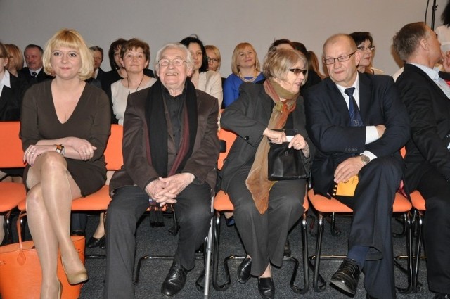 W kinie w Rudnikach siedzą od lewej: Agnieszka Odorowicz, Andrzej Wajda, Krystyna Zachwatowicz i wójt Andrzej Pyziak.