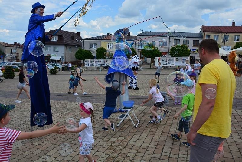 Świetna zabawa na Dniu Dziecka w Chęcinach. Rynek tętnił życiem! Zobaczcie zdjęcia