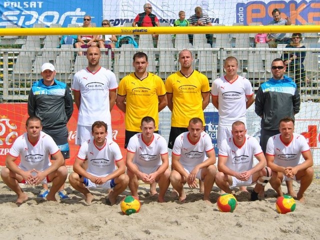 Zespół beach soccera Vacu Activ Słupsk w pierwszym turnieju ekstraklasy w Gdyni po raz pierwszy w historii swych gier pokonał utytułowany Hurtap Łęczyca 6:5.