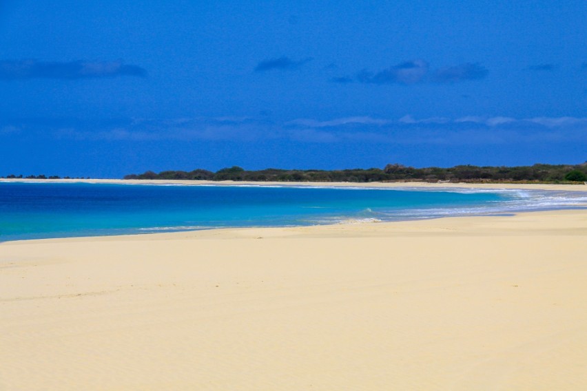 Rajska plaża Santa Monica na wyspie Boa Vista