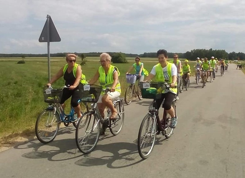 Wąsewo. Pierwszy rajd rowerowy  po gminie. Jechali też cykliści z sąsiednich gmin [ZDJĘCIA]