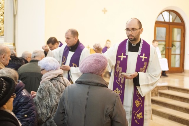 Kiedy jest Środa Popielcowa 2021? Czy w Popielec trzeba iść do kościoła? Co można jeść, gdy obowiązuje post?