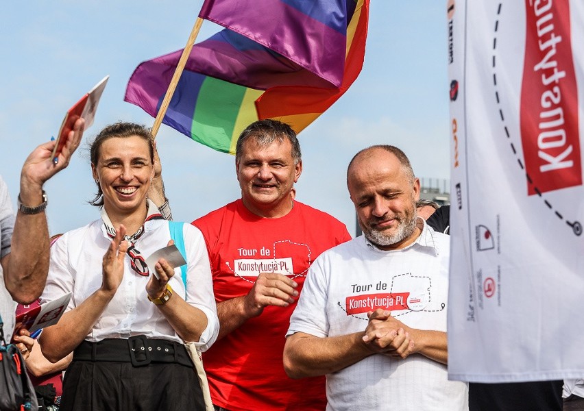 Tour de Konstytucja PL. Rodzinny piknik obywatelski w...