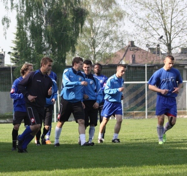 Po wygranej w ostatnim meczu w Poznaniu z Wartą piłkarzom MKS-u humory na treningu dopisywały.