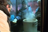 Autobus dla bezdomnych wyruszył na ulice Łodzi (wideo)