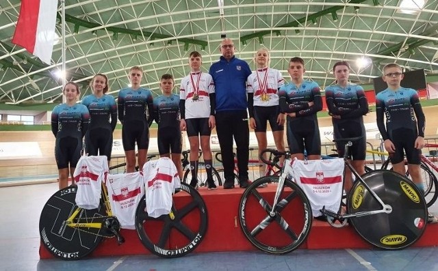 Ogromny sukces odnieśli kolarze Szkółki Kolarskiej Vento Bike Team Daleszyce. Zdobyli 7 medali, w tym 6 złotych, 1 srebrny, na Mistrzostwach Polski w konkurencjach torowych.