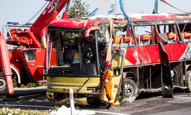 Podkarpacie. Tragiczny wypadek autobusu w Leszczawie Dolnej, są ofiary śmiertelne, jest wielu rannych. Znamy wstępne przyczyny wypadku [18.08.18]oby wypadek wycieczka fot krzysztof kapica
