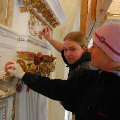 - Odnawiamy ornamenty nad ołtarzem św. Barbary, co wiąże się z czyszczeniem i uzupełnianiem zdobień - wyjaśniają Renata Tauchmanova i Martin Kulhanek
