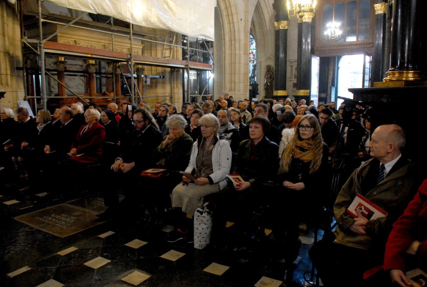 Uroczystości w Katedrze Wawelskiej. Arcybiskup Jędraszewski otrzymał paliusz od papieża Franciszka