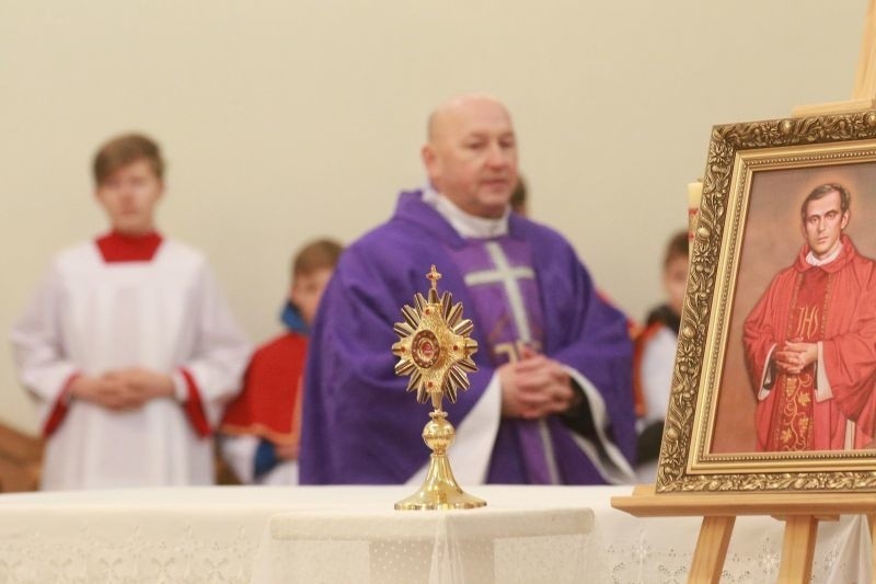 Relikwie błogosławionego ks. Jerzego Popiełuszki trafiły do kościoła św. Alberta (zdjęcia)